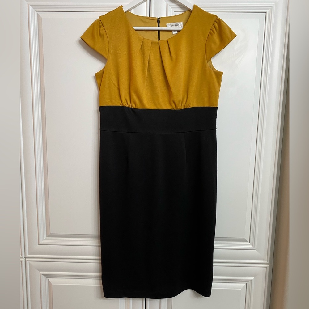 Dressbarn Sz 8 Scoop Neck Cap Sleeve Fitted Midi Dress Gold and Black w/Zipper